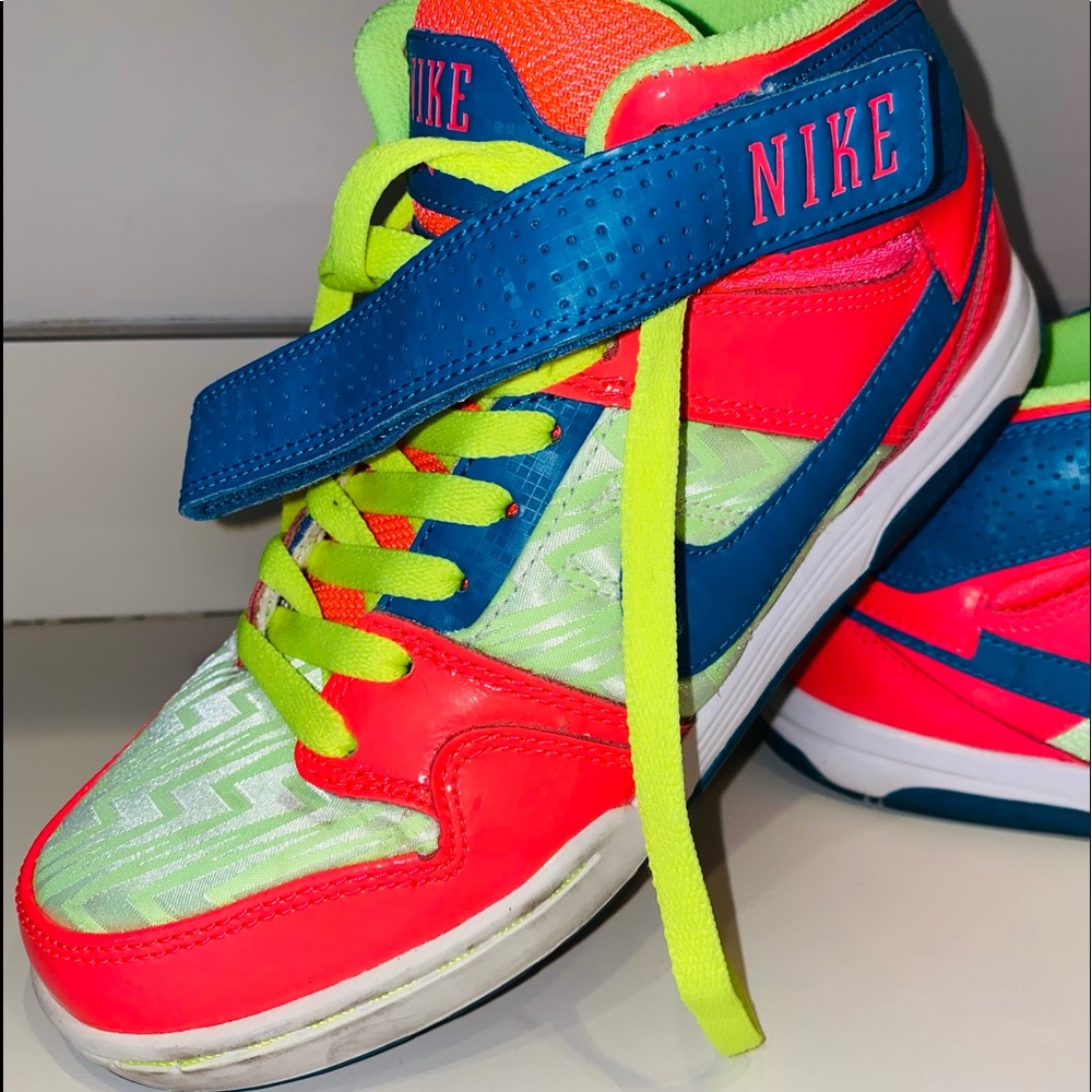 Nike Circa 2013 Size 8 Woman